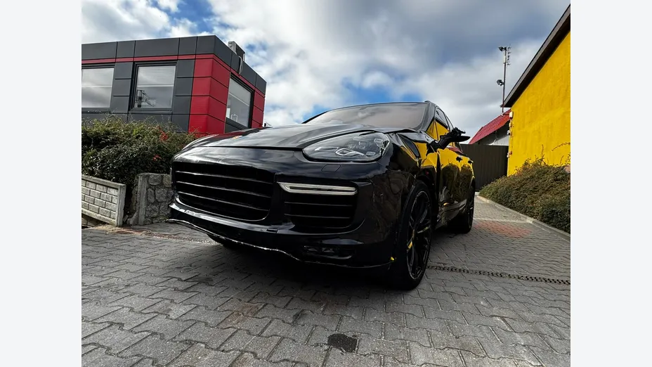 PORSCHE Cayenne -