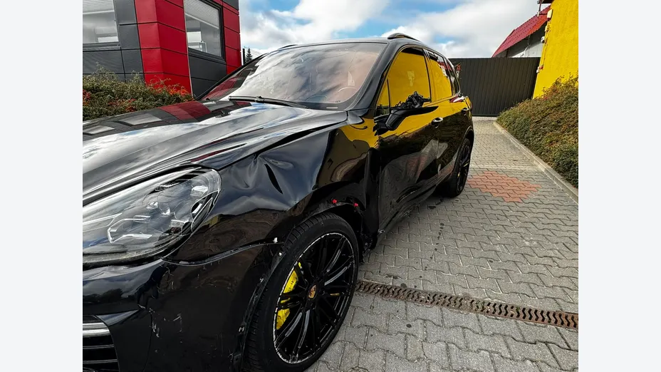 PORSCHE Cayenne -