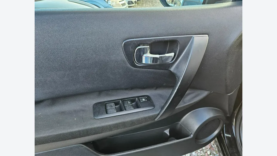 NISSAN Qashqai -