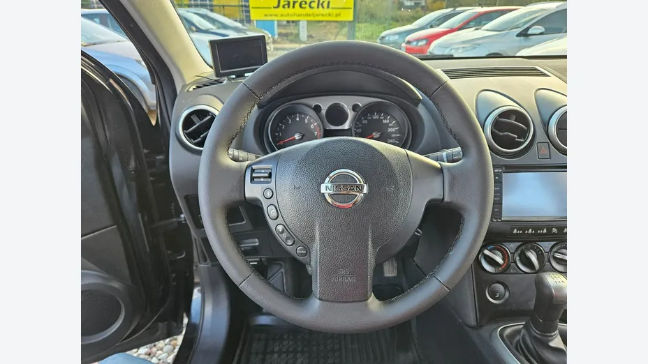 NISSAN Qashqai -