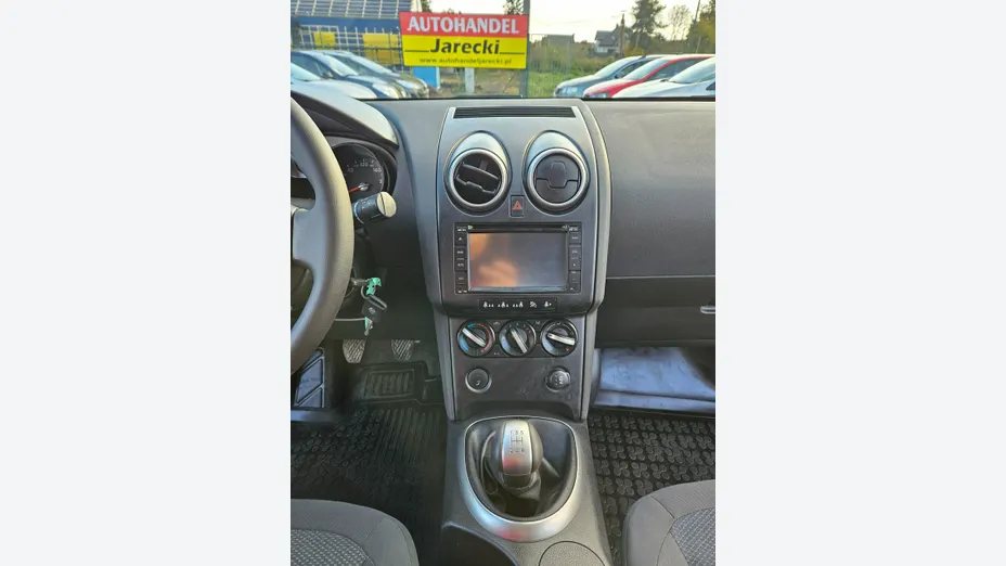 NISSAN Qashqai -