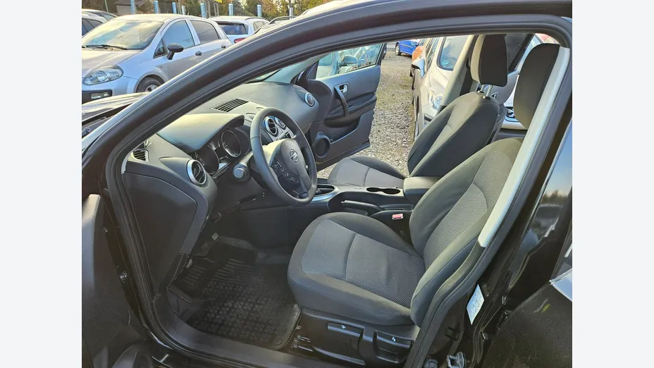 NISSAN Qashqai -