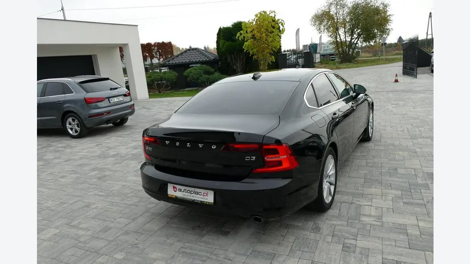 VOLVO S90 -