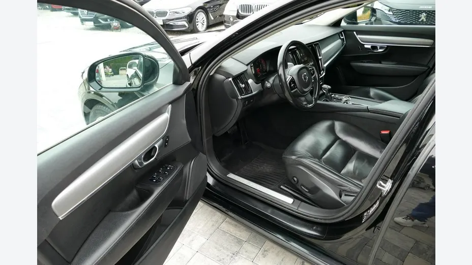VOLVO S90 -