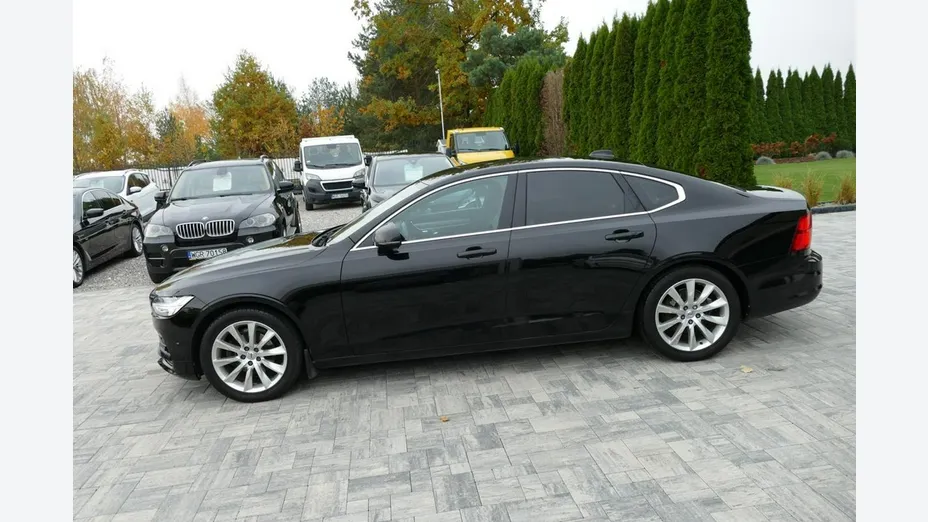 VOLVO S90 -