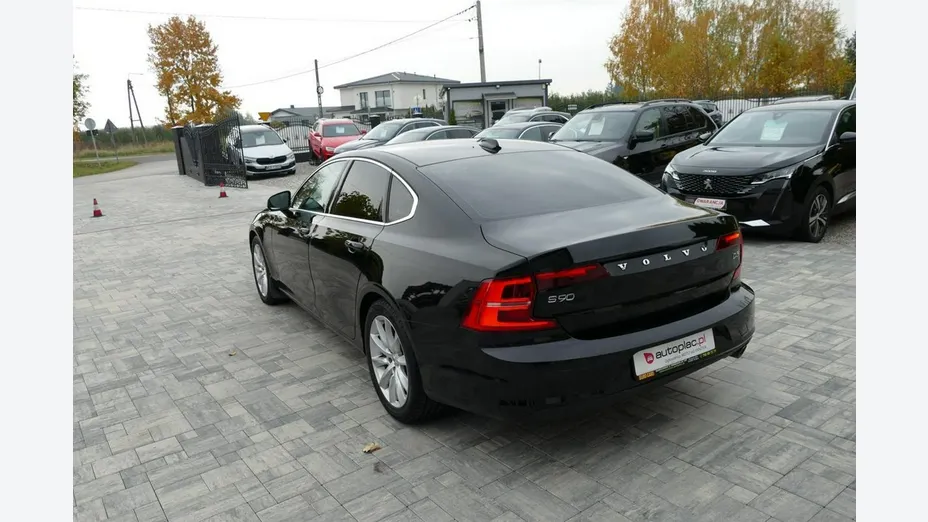 VOLVO S90 -