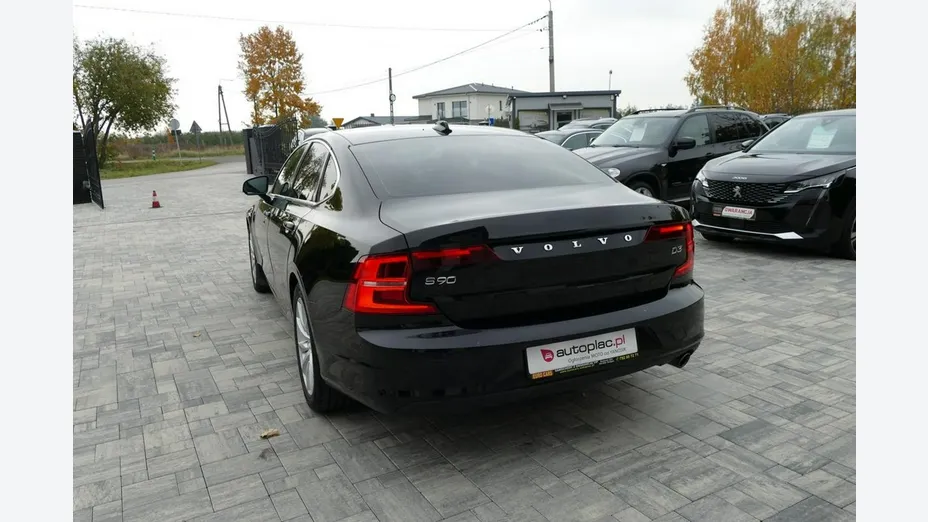 VOLVO S90 -