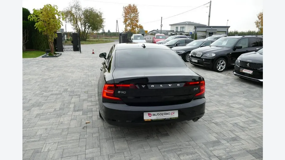 VOLVO S90 -