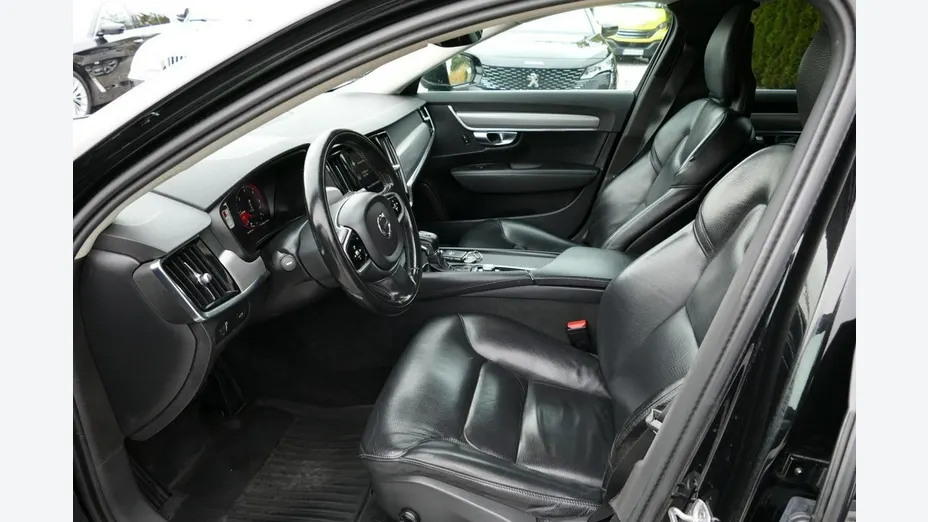 VOLVO S90 -