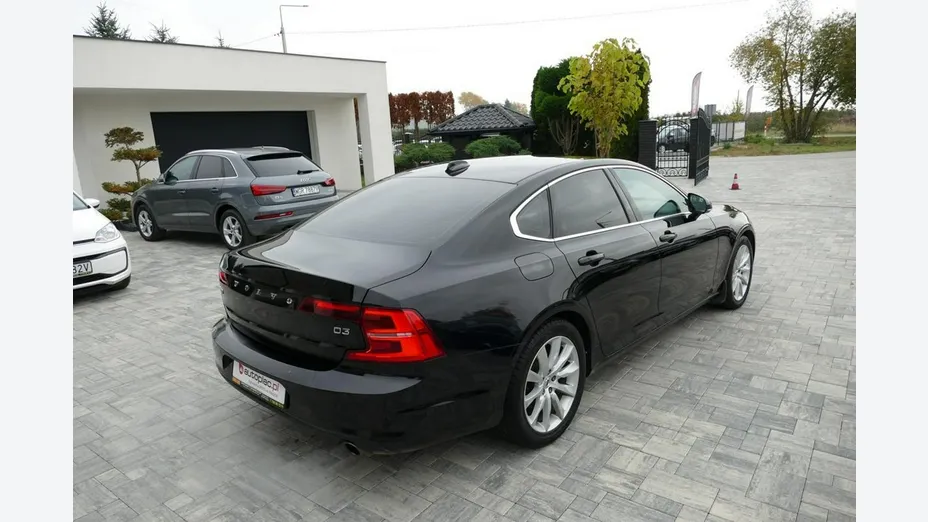 VOLVO S90 -