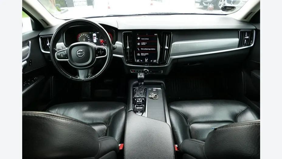 VOLVO S90 -