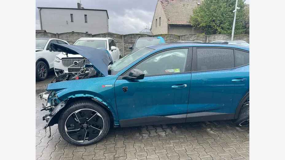 PEUGEOT 408 -