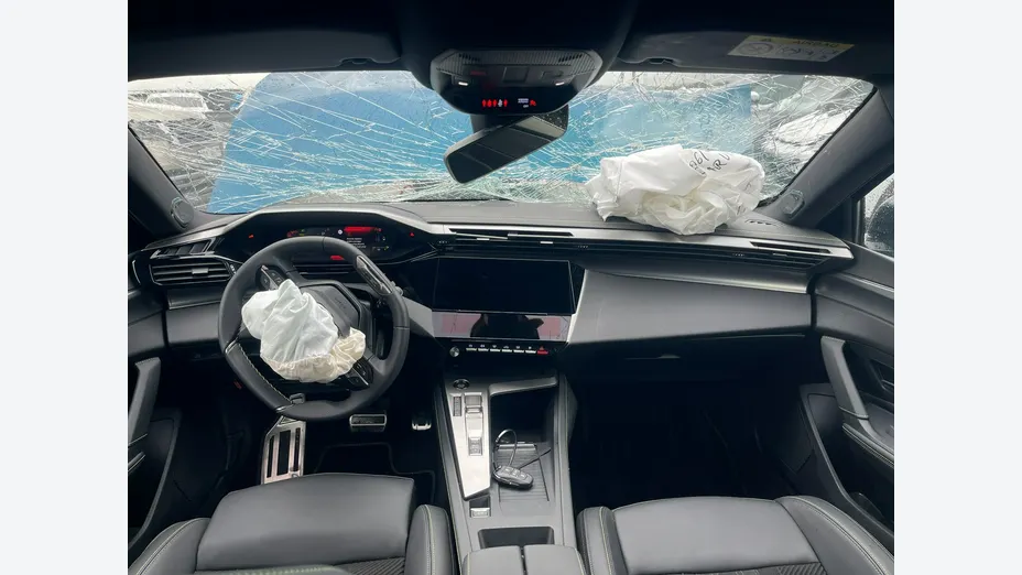 PEUGEOT 408 -
