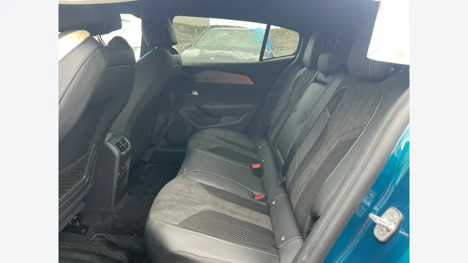 PEUGEOT 408 -