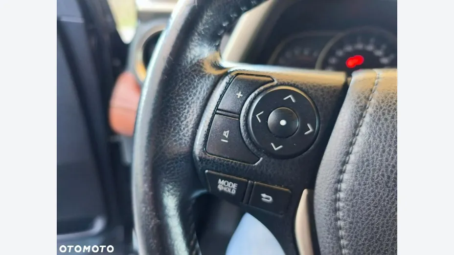 TOYOTA RAV4 -