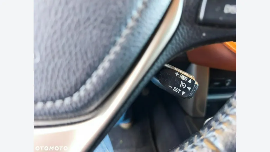 TOYOTA RAV4 -