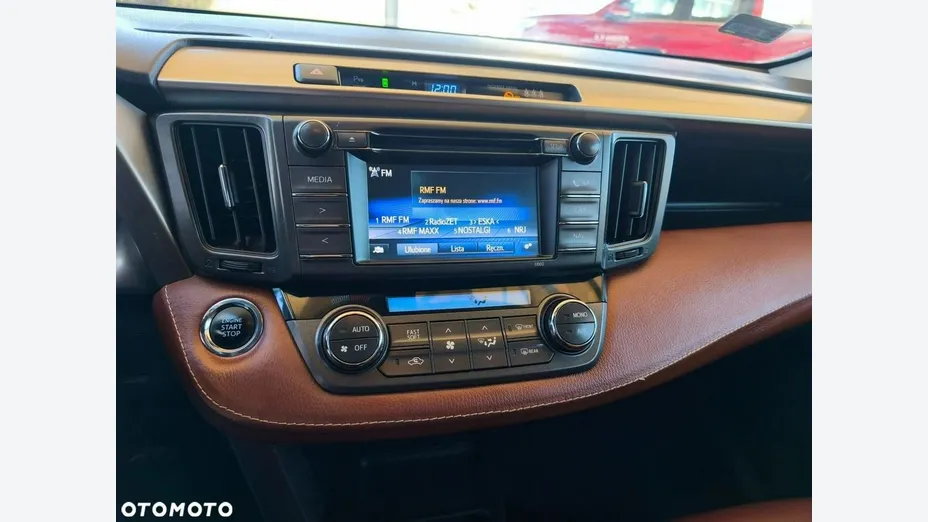 TOYOTA RAV4 -