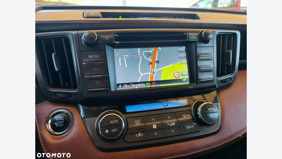 TOYOTA RAV4 -