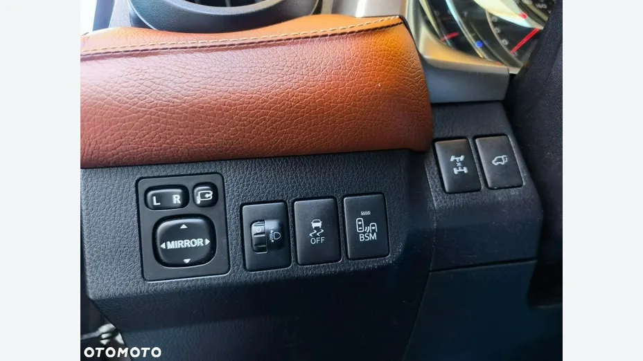 TOYOTA RAV4 -