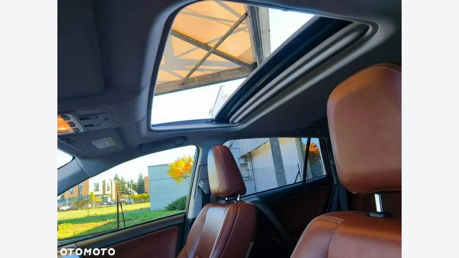 TOYOTA RAV4 -
