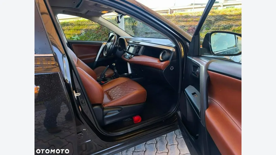 TOYOTA RAV4 -