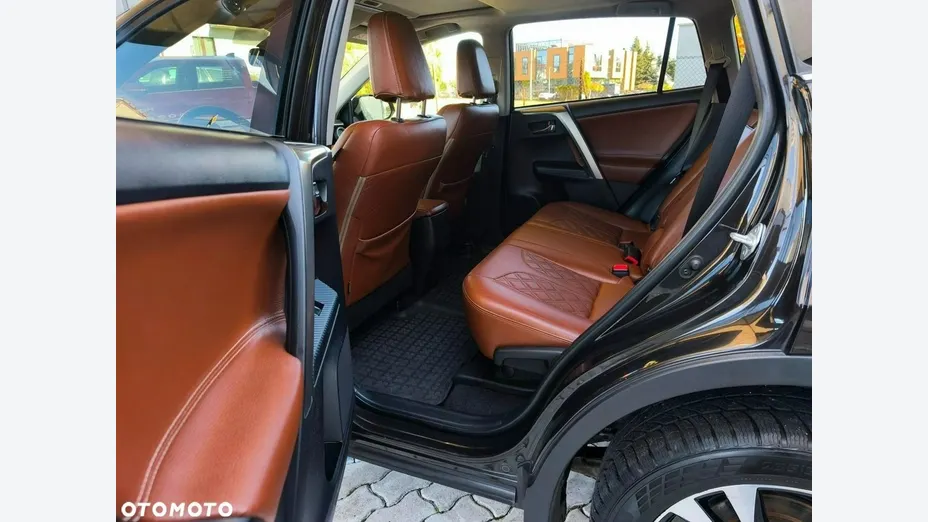 TOYOTA RAV4 -