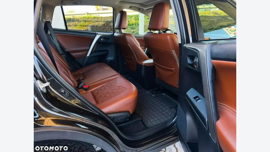 TOYOTA RAV4 -
