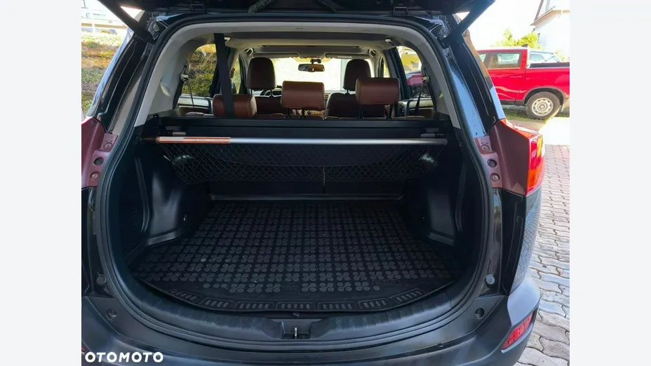 TOYOTA RAV4 -