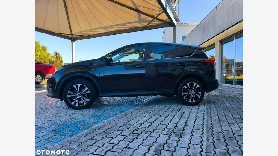 TOYOTA RAV4 -