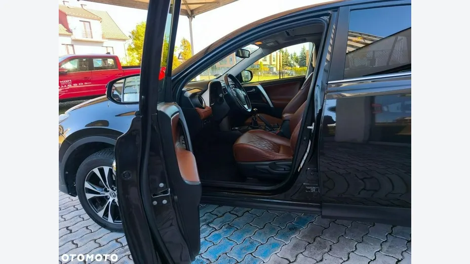 TOYOTA RAV4 -