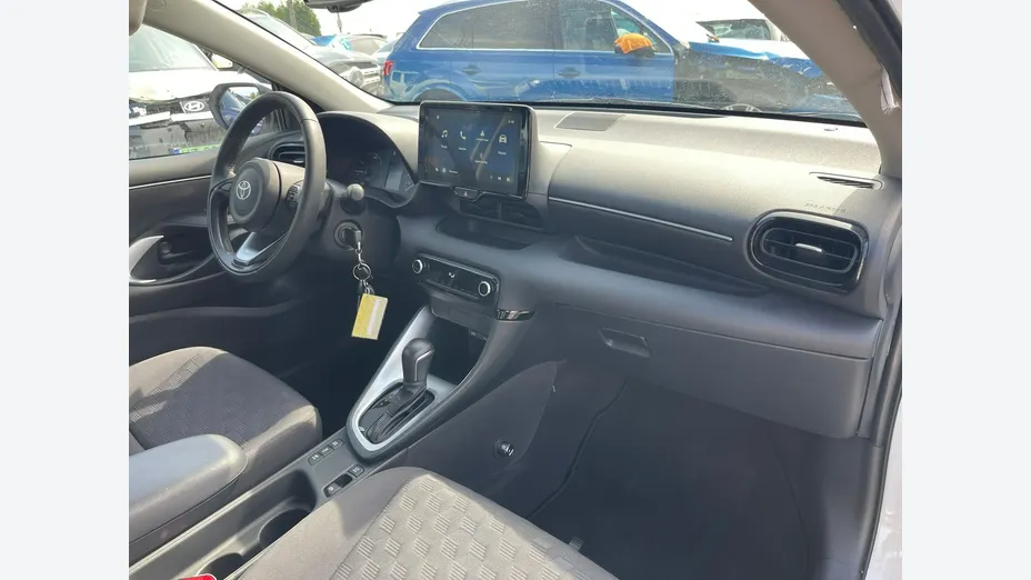 TOYOTA Yaris -