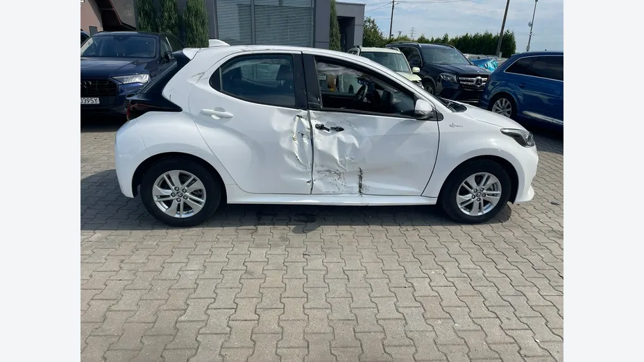 TOYOTA Yaris -