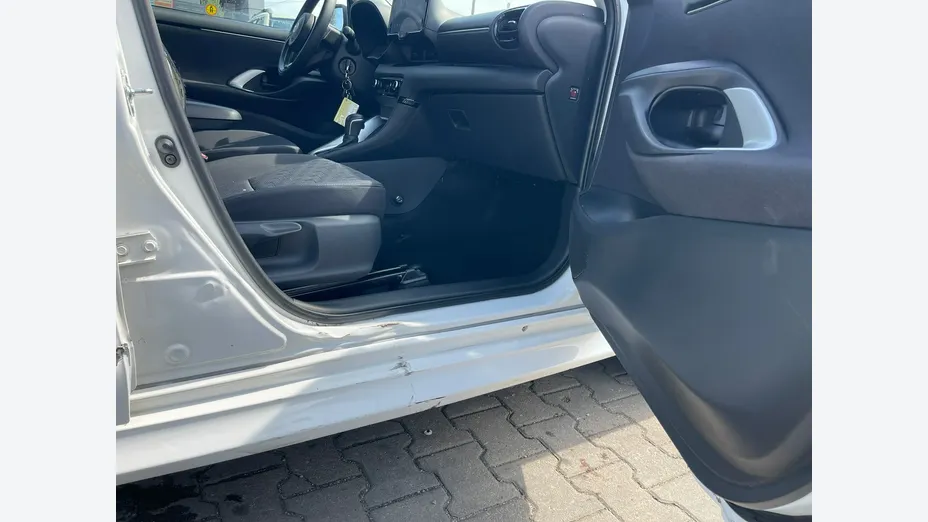 TOYOTA Yaris -