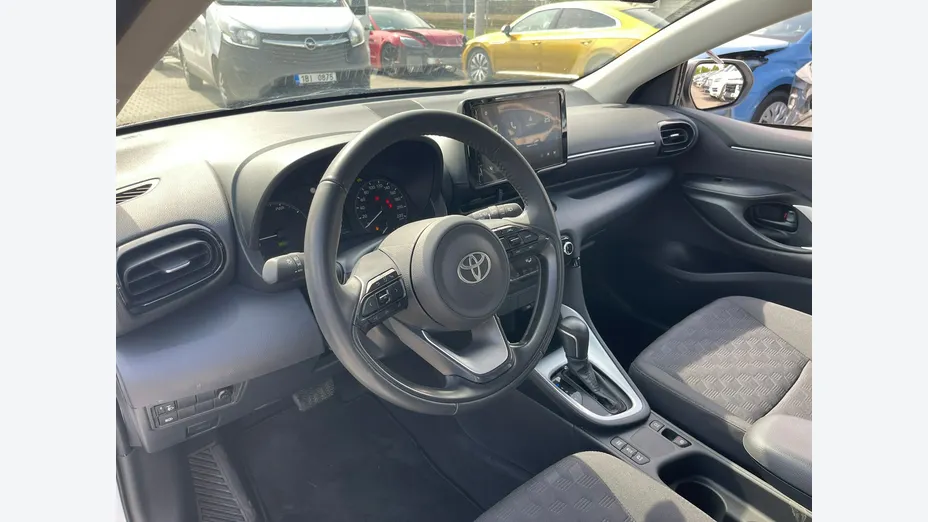 TOYOTA Yaris -