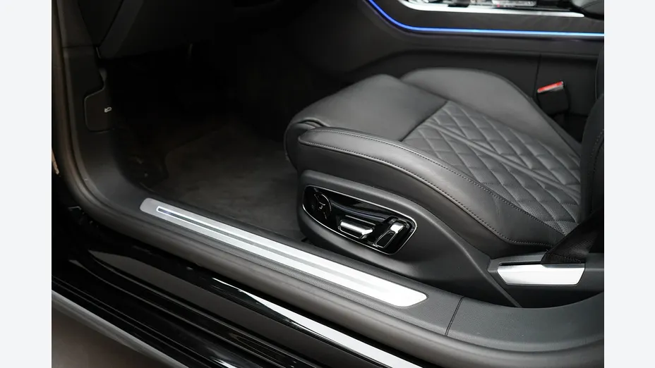 AUDI A8 -