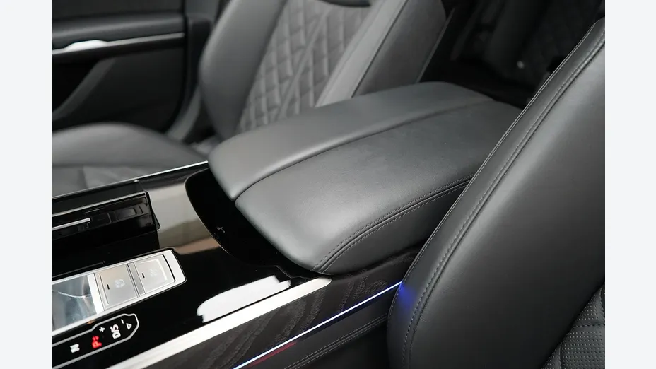 AUDI A8 -