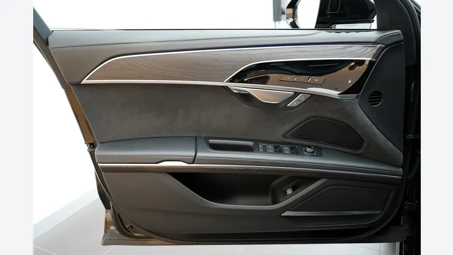 AUDI A8 -