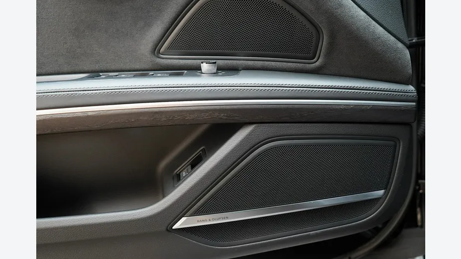 AUDI A8 -