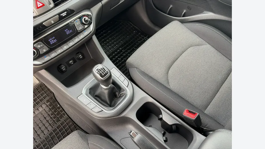 HYUNDAI i30 -
