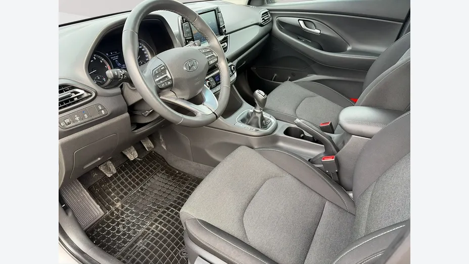 HYUNDAI i30 -