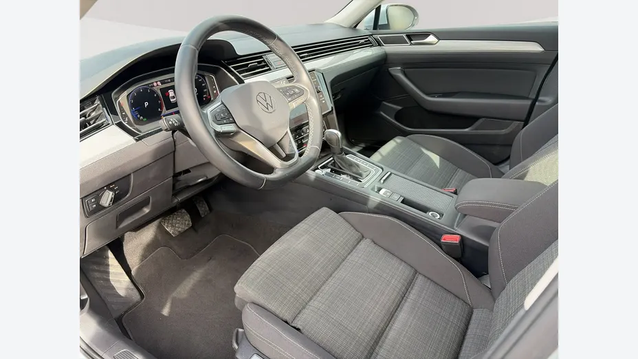 VOLKSWAGEN Passat -