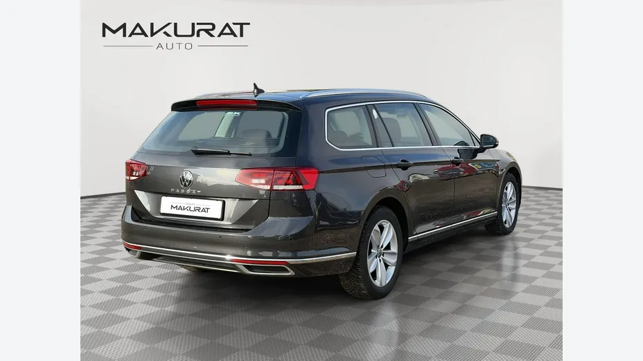 VOLKSWAGEN Passat -