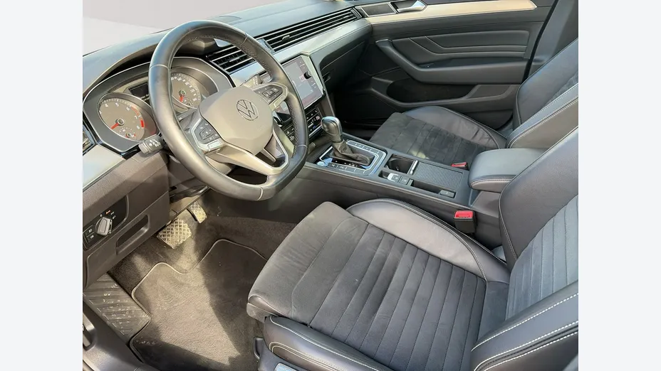 VOLKSWAGEN Passat -