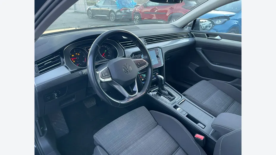VOLKSWAGEN Passat -