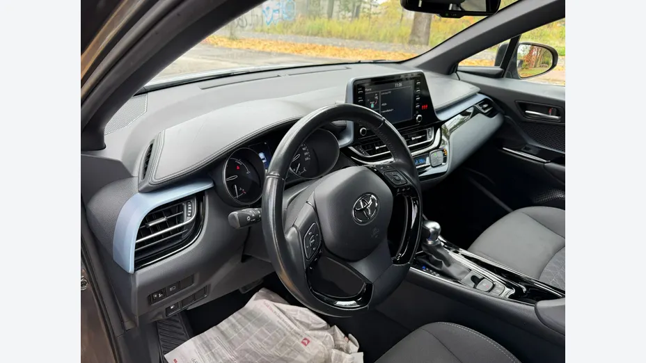 TOYOTA C-HR -