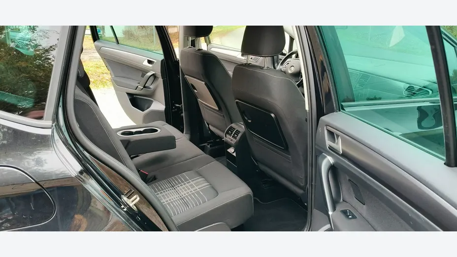VOLKSWAGEN Golf Sportsvan -