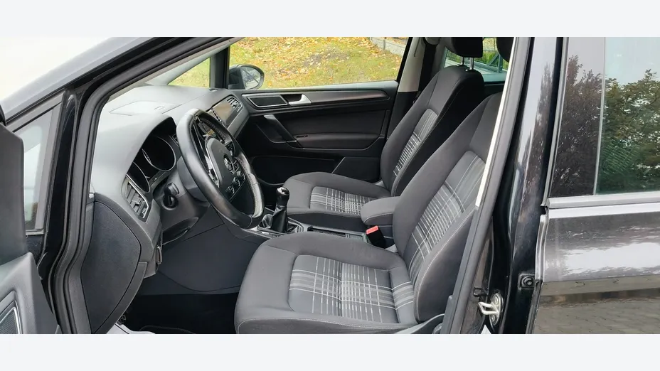 VOLKSWAGEN Golf Sportsvan -
