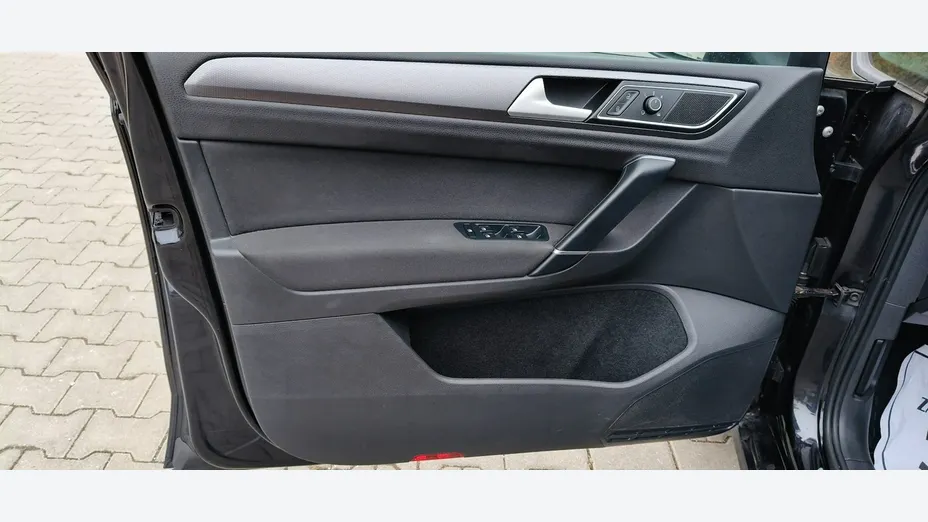 VOLKSWAGEN Golf Sportsvan -