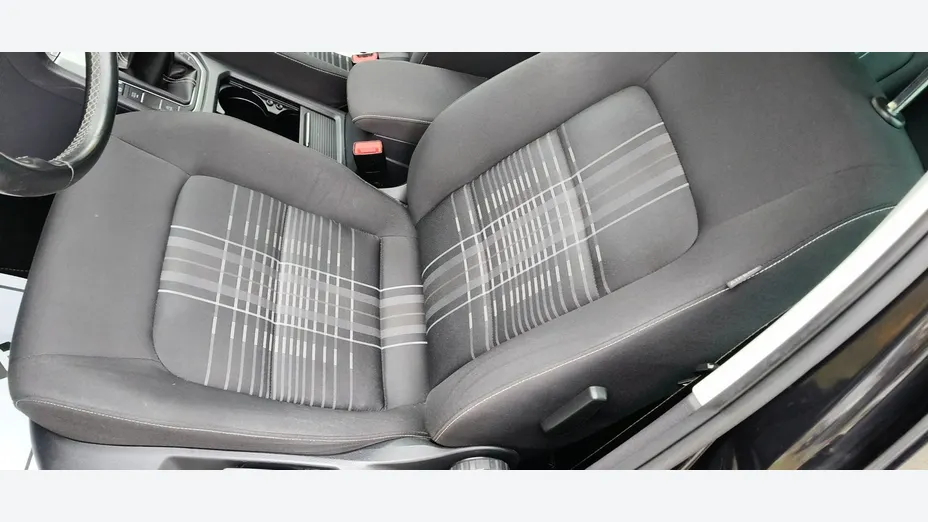 VOLKSWAGEN Golf Sportsvan -