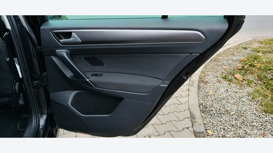 VOLKSWAGEN Golf Sportsvan -